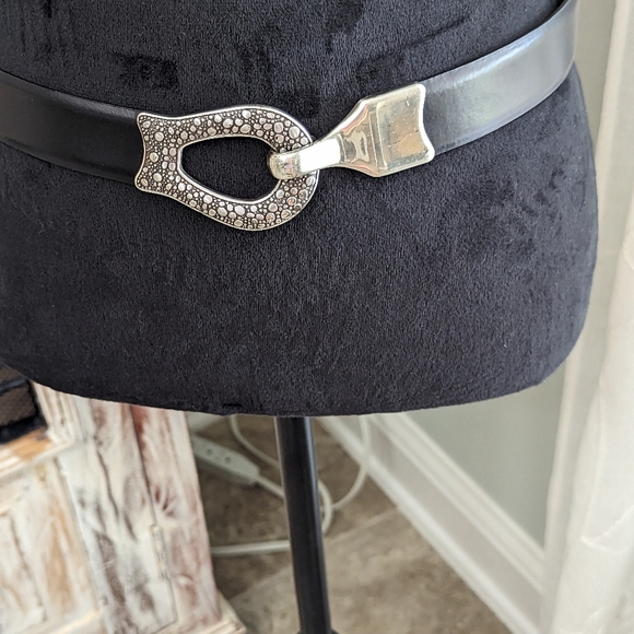 Chico's Adjustable Black Leather Belt With Silver Tone Hardware M/L - Picture 2 of 13